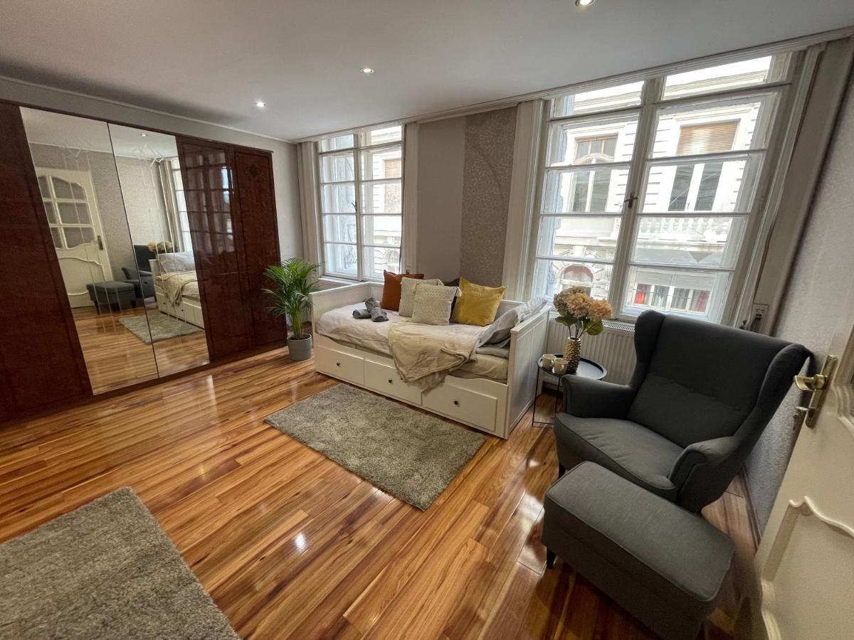Vintage Home In The Heart Of The City Budapest Extérieur photo